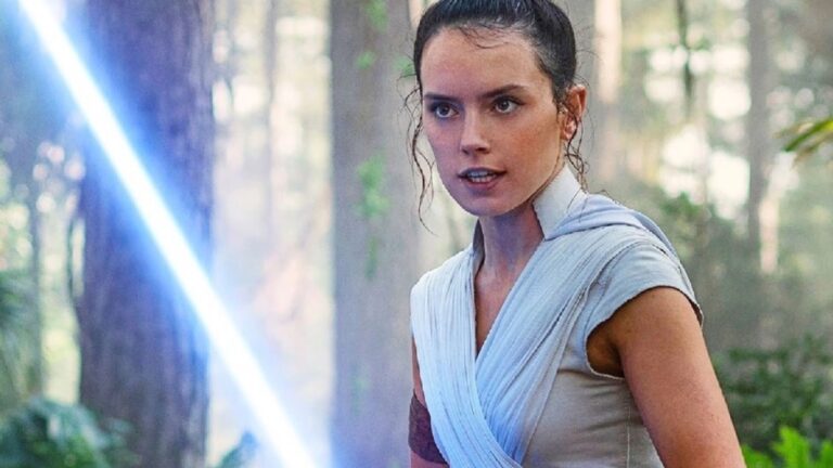 Star Wars: Could Rey Be ”The Chosen One”? Theories Explained